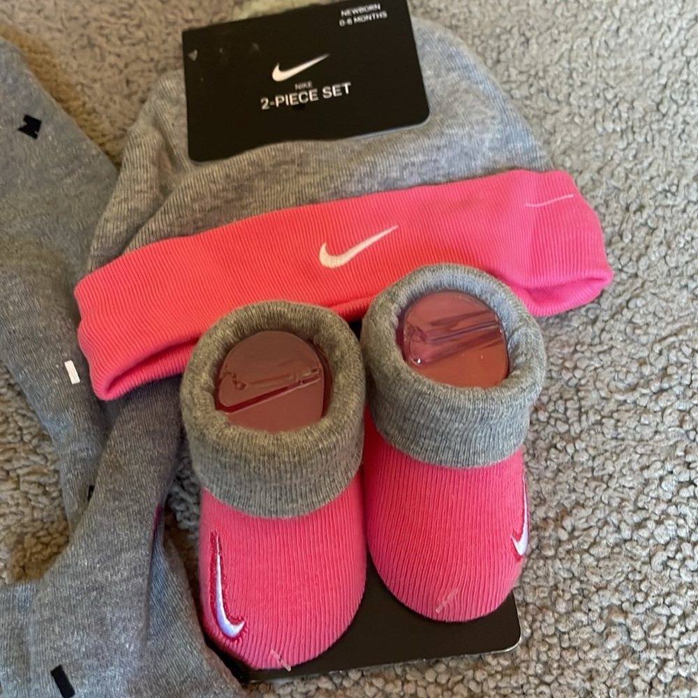 Nike baby girl one piece button up with hat and socks size 3months NWT - Picture 2 of 3